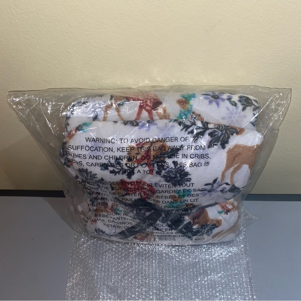 Vera Bradley Merry Mischief Snow Day Wearable Blanket, Color: White Multicolor - Picture 5 of 8
